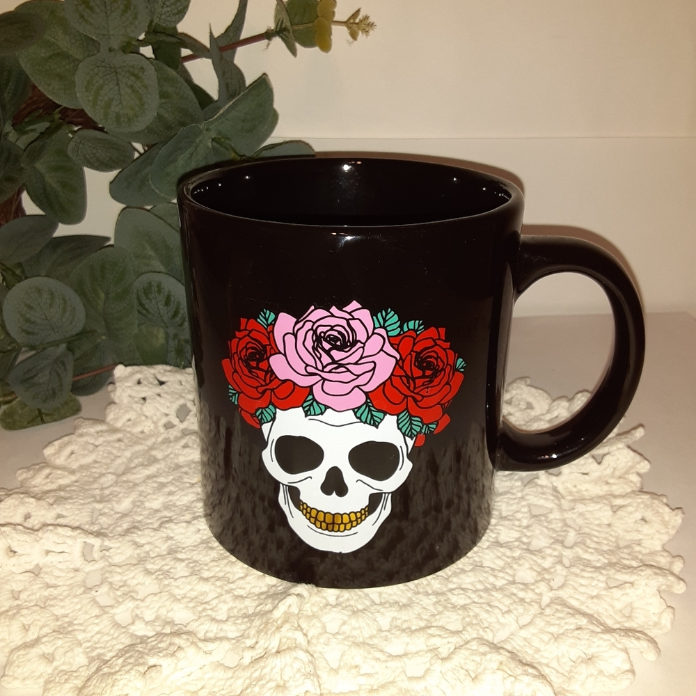 Skull Mug Roses Mug NWOT